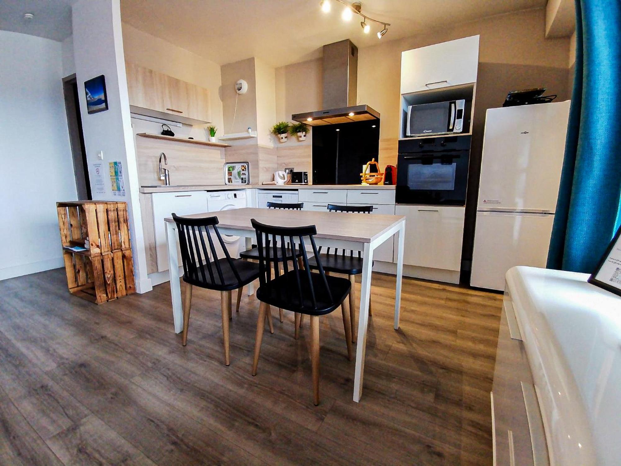 Le Duplex - Hyper Centre - Gare - Wifi - Netflix - Disney + Annecy Buitenkant foto
